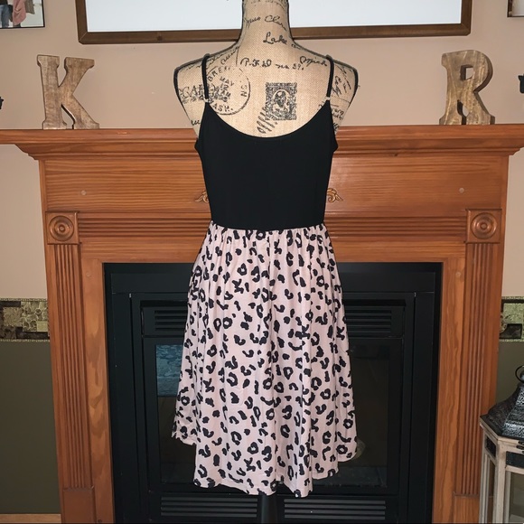 Styleworld Leopard Print Swing Dress with Pockets - Picture 4 of 8